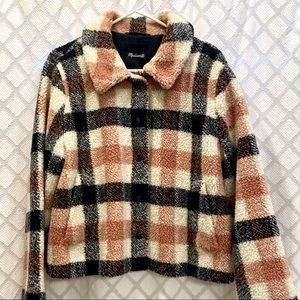Madewell fleece jacket. Navy and peach plaid print. Size large. Zip front.